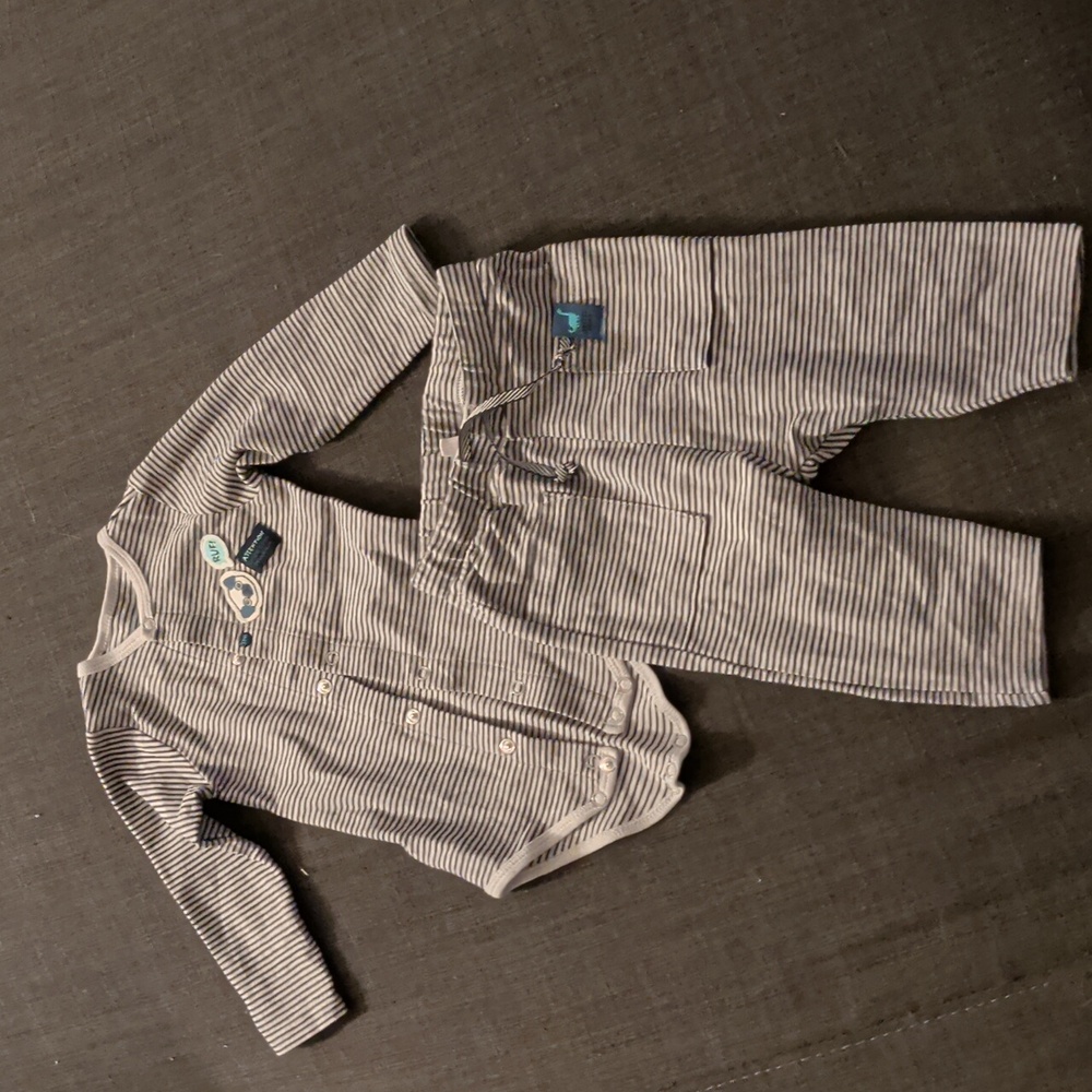 4/25$ 🐕Striped Gray Baby Outfit - Soft Cotton Knit